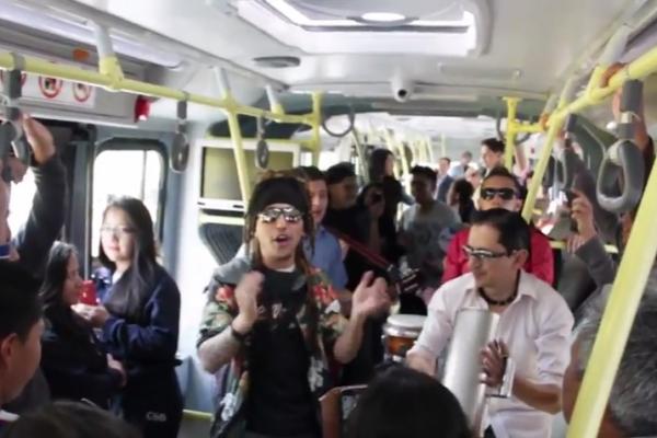 La Vagancia canta en el Trole